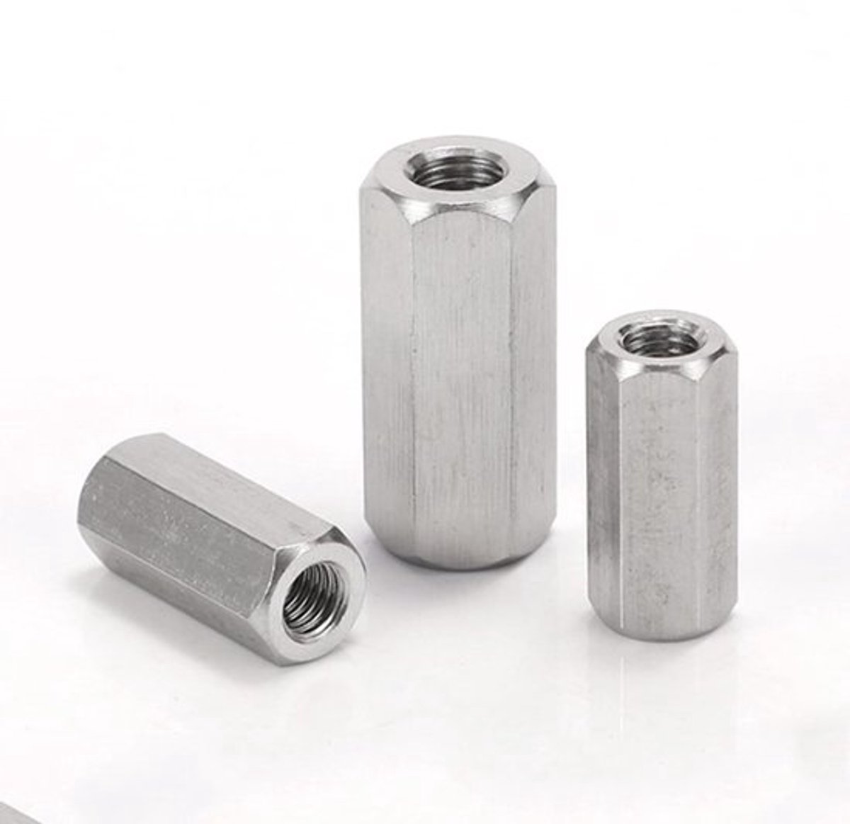 20 Stuks M5 Hex Sleeve Moeren, Galvanized Lange Moeren voor Huishoudelijke Apparaten en Machines, Duurzaam Carbon Staal, Perfect voor Verbindingen en Bevestigingen