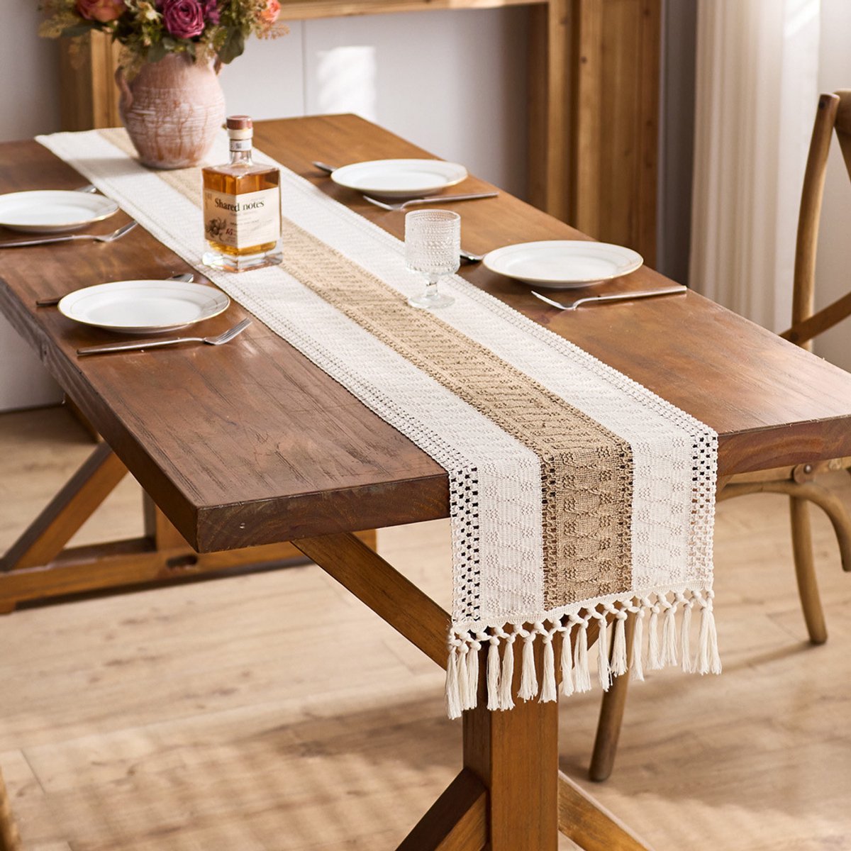 Ulisem - Tafelloper - Bohemian stijl tafelkleed met kwastjes - 120x30 cm groot - Gemaakt van zachte katoen-linnen mix - Ademend en wasbaar - Kleurrijk blokpatroon - Voor eettafel, buffet en kast - Ook voor feest en bruiloft - Bruin