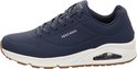 Sneaker Skechers Uno bleu marine avec semelle blanche et semelle extérieure marron. Logo SKECHERS sur le côté.