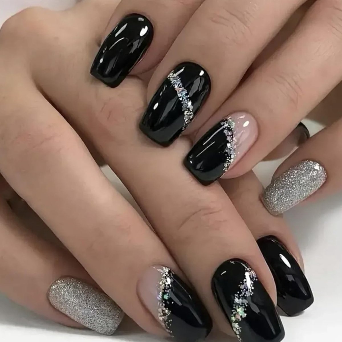 24 Stuks Zwarte Glitter Vierkante Press-On Nagels - Strass Kunstnagels Vingernagels - Plaknagels voor Dames & Meisjes - Vaste Kunstnagels