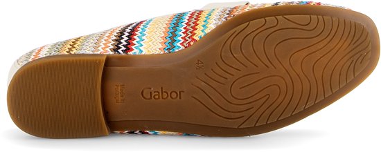 Onderkant van een Gabor instapper met een veelkleurig zigzagpatroon en bruine zool.