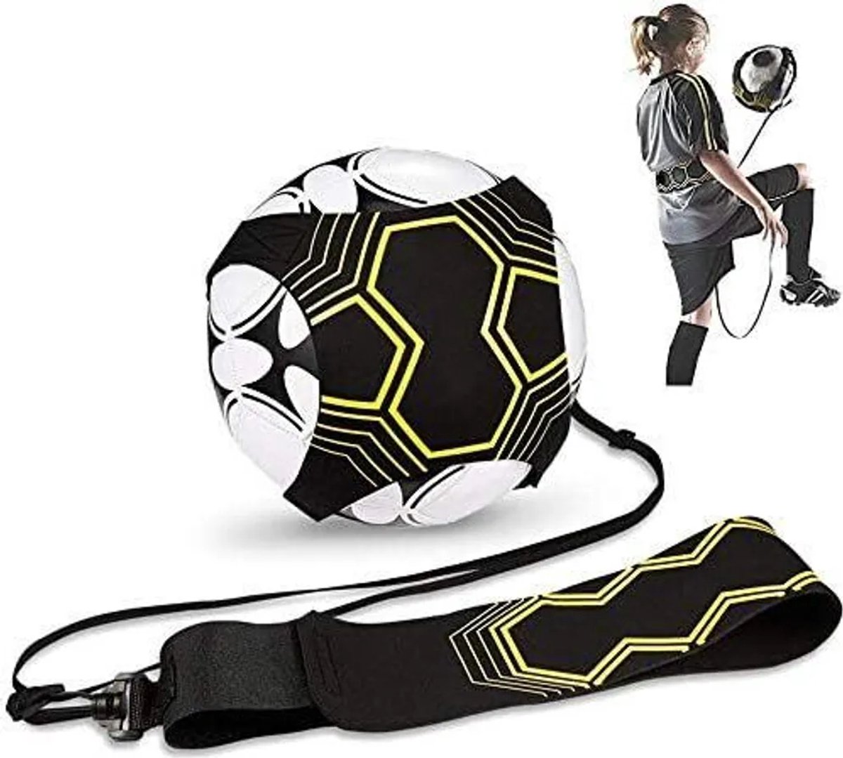 Eenpersoons voetbaltrainer met verstelbare trainingsriem, geschikt voor beginners en kinderen.