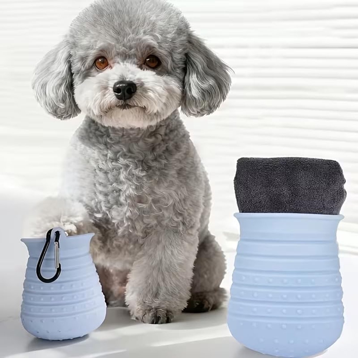 Hondenpoot Reiniger met Handdoek -2-in-1 Siliconen Paw Cleaner voor Honden en Katten - 360° Pootwasbeker met Microvezel Droogdoek voor Regenachtige Wandelingen en Buitenactiviteiten