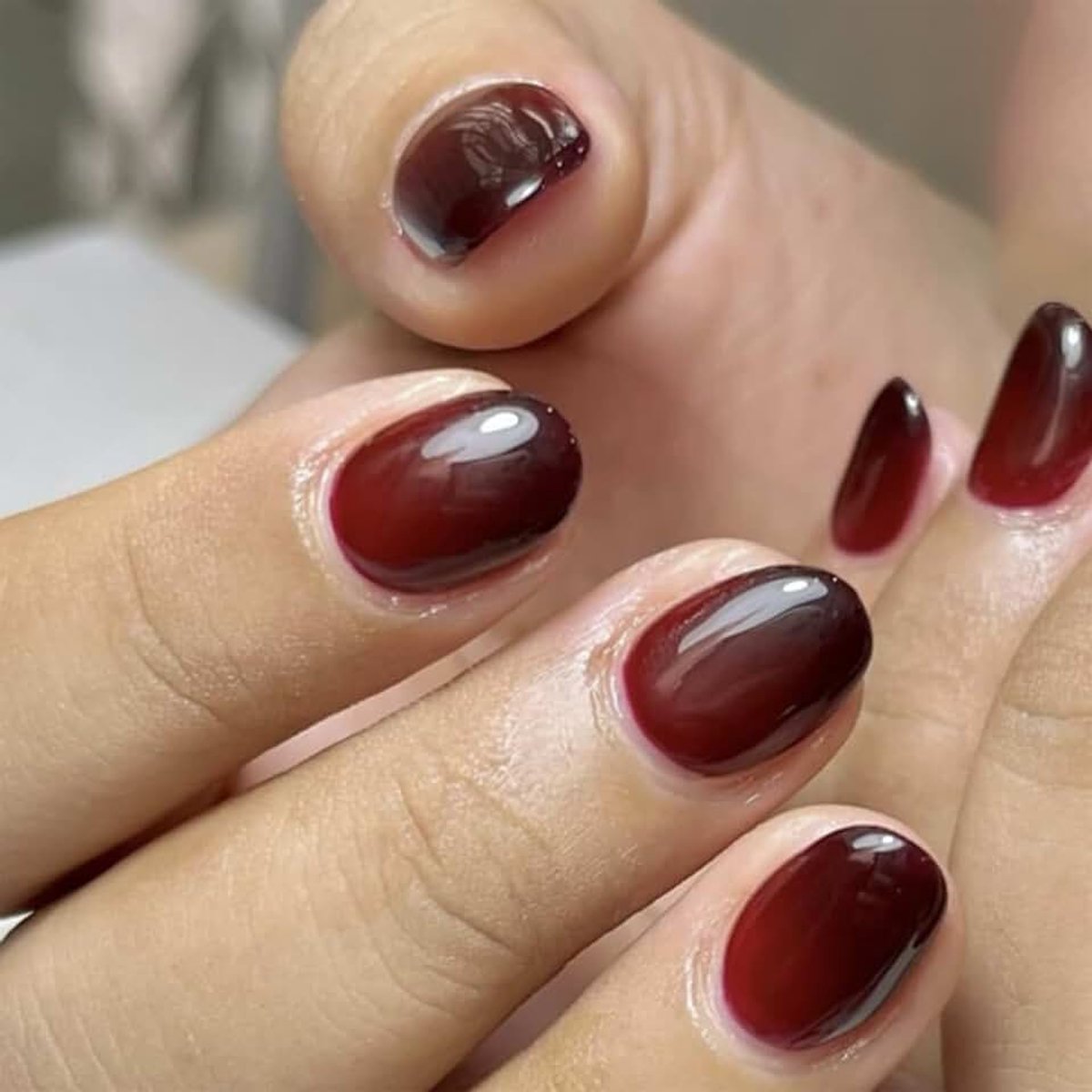 24 Stuks Press On Nails Kort Gradient Zwart Rood - Korte Lijm-Op-Nagels - Kunstnagels - Full Cover Kunstnagels voor Vrouwen Meisjes - Halloween Kerst - Jelly Gel Wear Kit