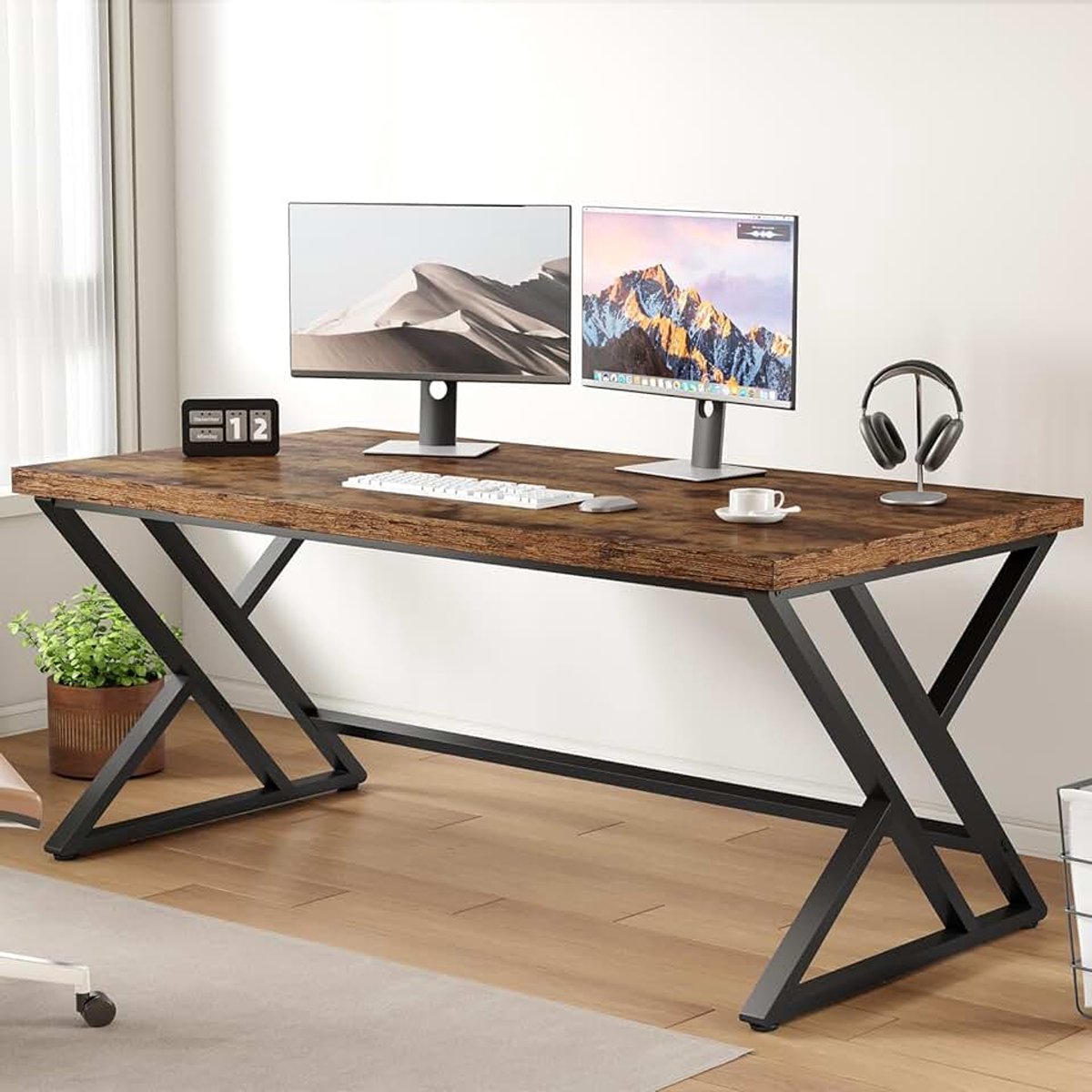 Rustiek houten computerbureau, metalen thuiskantoor directiebureau, industrieel groot gamingschrijfbureau met opbergruimte, houten studentenstudie-computertafel voor slaapkamer, woonkamer, rustiek