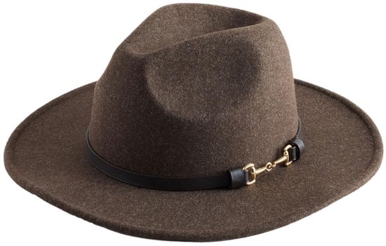 Bruine vilten fedora met zwarte band met gouden bitdetail.