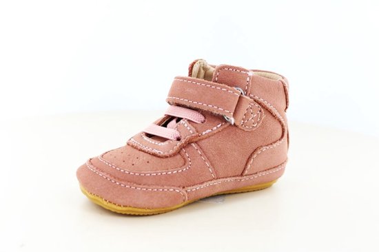 Roze leren hoge sneakers met roze veters en klittenband.
