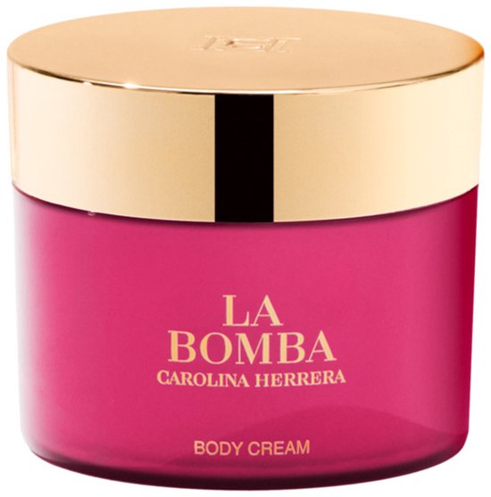 Een roze pot Carolina Herrera La Bomba Body Cream met gouden deksel.