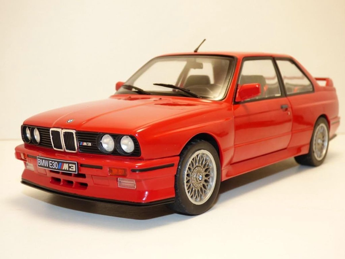 SnelShoppen - Miniatuur Auto BMW M3 E30 1990 - Gedetailleerd Model - Rood - Metaal/Kunststof - Klaar voor Gebruik - Perfect voor Verzamelaar of Cadeau