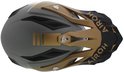 Vue de dessus d'un casque tout-terrain doré mat et gris. Logos "AVACE2" et "AIROH".