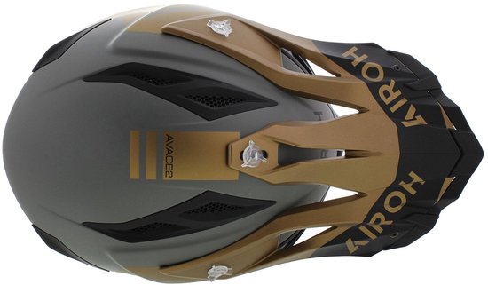 Vue de dessus d'un casque tout-terrain doré mat et gris. Logos "AVACE2" et "AIROH".