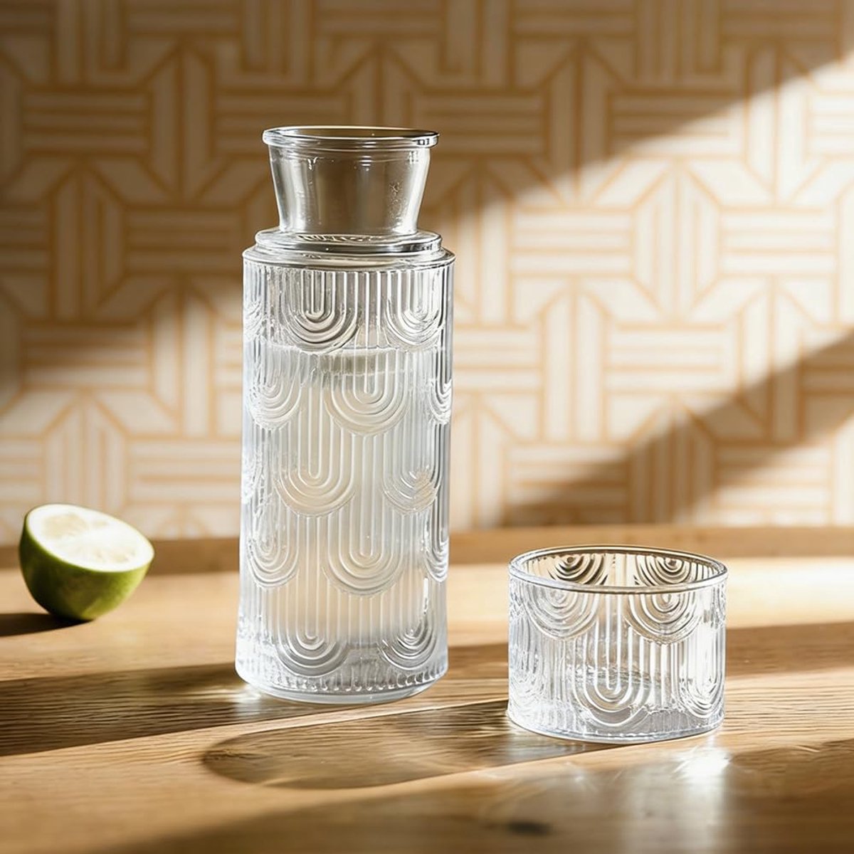 SnelShoppen - Glazen waterkaraf met deksel en beker (630 ml) - Borosilicaatglas, stijlvolle karaf voor thuis, badkamer, woonkamer, logeerkamer - Trans