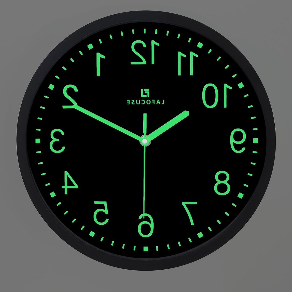 Moderne Glow in the Dark Wandklok van 12 inch - Zwarte Stille Klok zonder Tikken, Ideaal voor Woonkamer, Slaapkamer en Keuken Decoratie