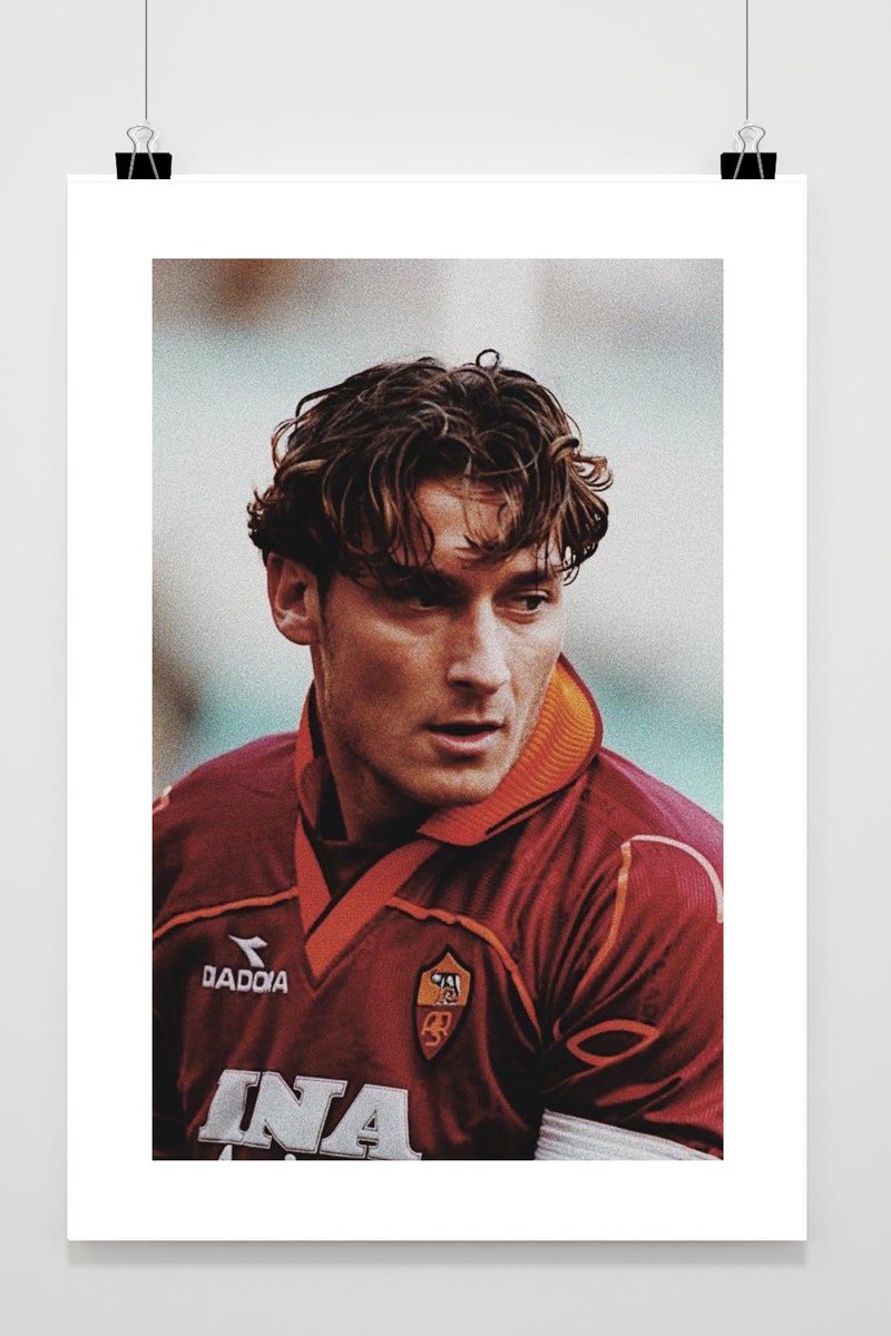 Francesco Totti Poster - Voetbal - AS Roma - Vintage - Sport - Atleet - Legende - posters - formaat 70x100cm - Wanddecoratie - BL3726 - Met Witte Rand - passe-partouts stijl