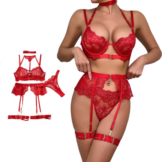 Rode kanten lingerie set, bestaande uit een beugel-bh, string en jarretelgordel, met losse set ernaast.