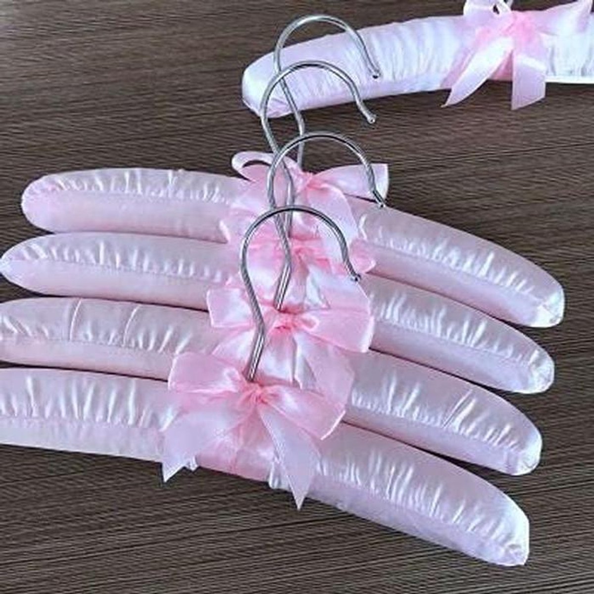 Gewatteerde Hangers - Kledinghangers Satijn - Kleding Opbergen - Zijde Verpakt - 25 cm - Roze