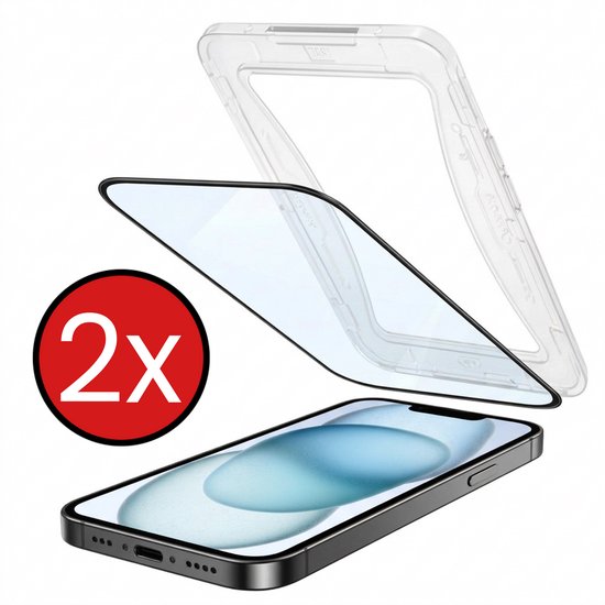 Deux protecteurs d'écran avec kit d'installation au-dessus d'un iPhone 12.