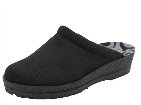 Zwarte pantoffel met wedge zool en decoratieve binnenzool met patroon.