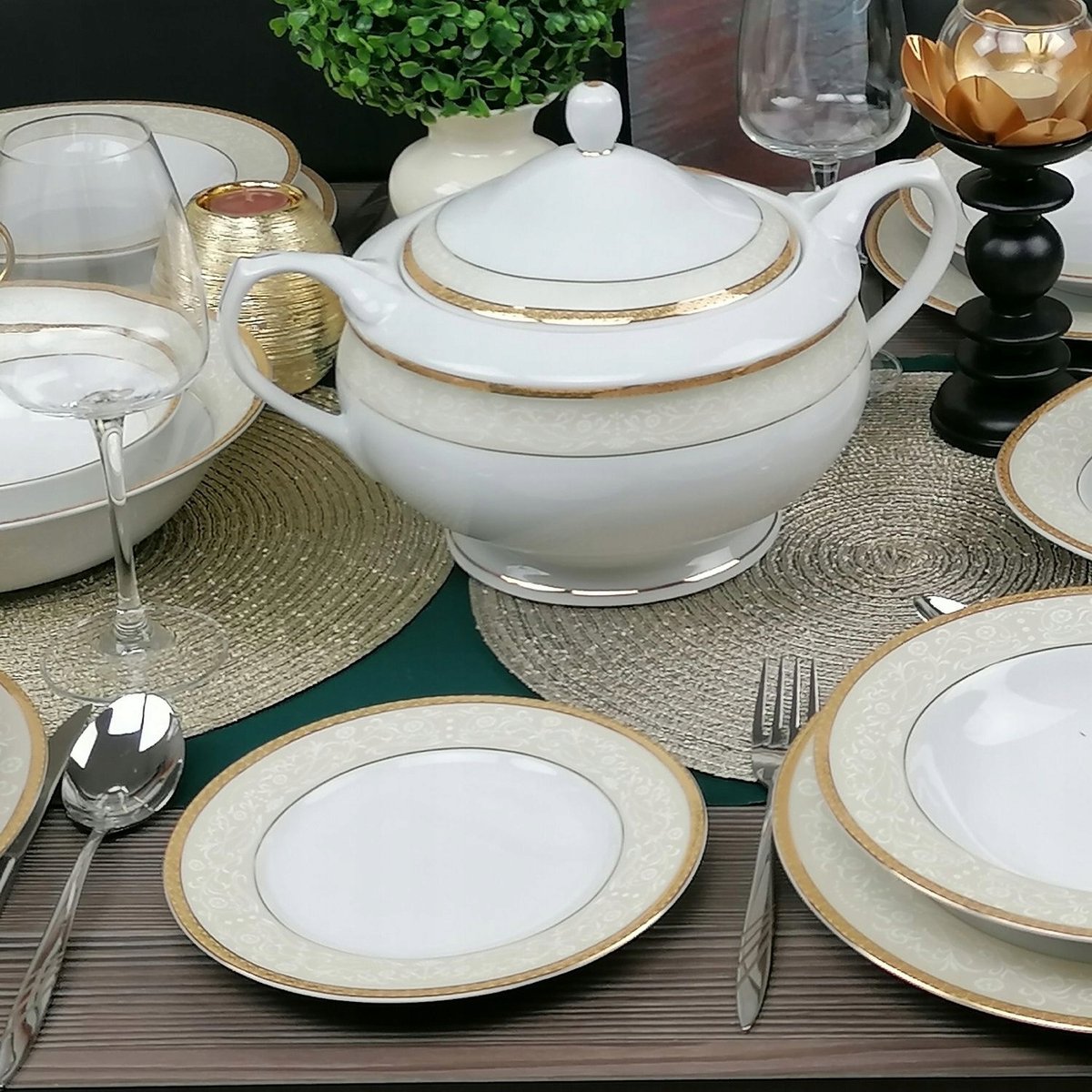 Bogucice Agawa Gold Servies 25-delig voor 6 personen met gouden decoratie