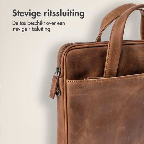 Bruine leren laptoptas met een stevige ritssluiting en een voorvak.