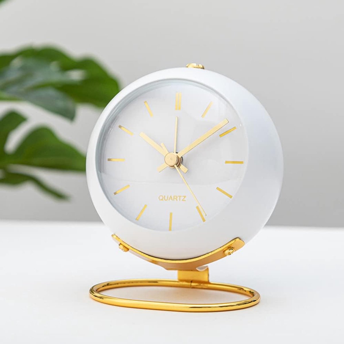 Oneay Handwekker met nachtlampje – compacte, stille, retro wekker, eenvoudige wekker voor studenten, decoratie voor op het nachtkastje (werkt op 1 AA-batterij, batterijen niet inbegrepen).
