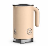 Matte beige melkopschuimer met zilverkleurige bedieningsknoppen en een gebogen handvat.