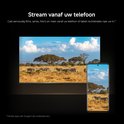 Tv-scherm met een Afrikaans landschap met zebra's. Naast de tv een smartphone met hetzelfde beeld.