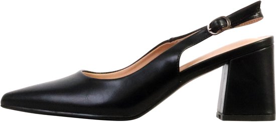 Vue de côté d'un escarpin slingback noir à bout pointu et talon bloc.