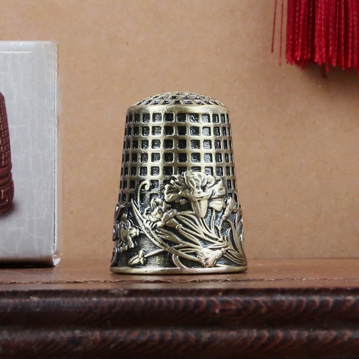 Dailygoods- Vingerhoed Vintage Stijl - Vingerbeschermer - Naaigereedschap - DIY Craft - Borduurhulp - Handig hulpmiddel - Naaiaccessoire