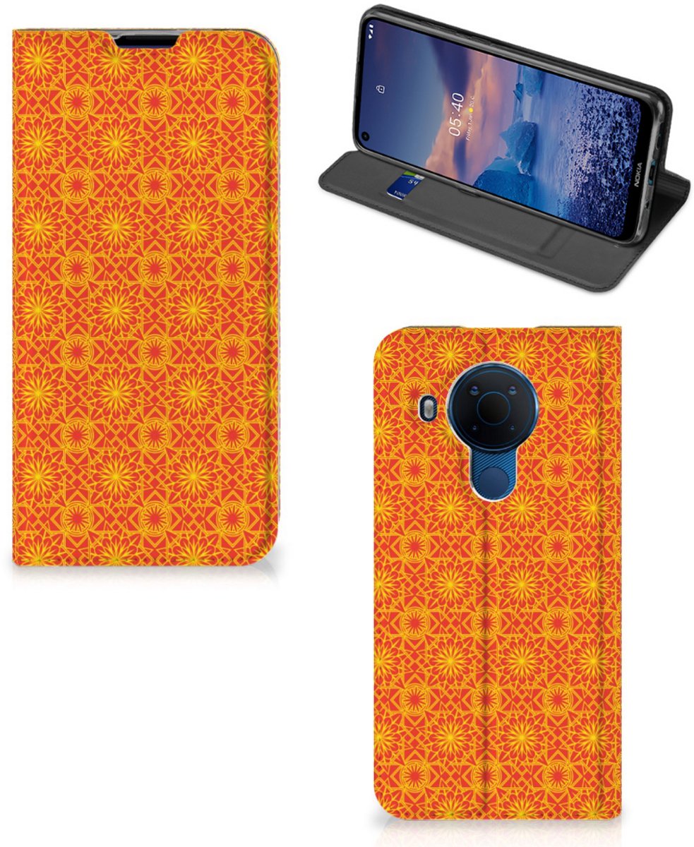 Nokia 5.4 Hoesje met Magneet Batik Oranje