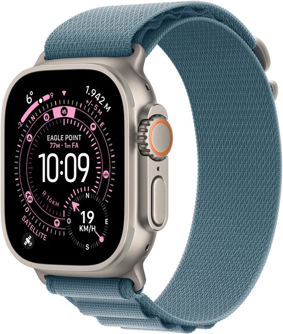 Apple Watch Ultra met blauwe Alpine Loop band. Zilverkleurige kast met oranje knop.