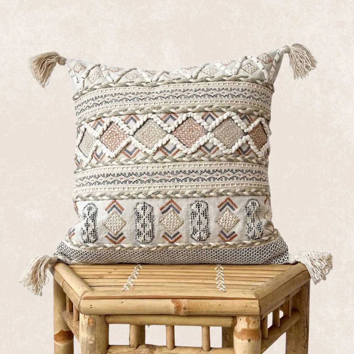 TFP Artisanal Embellished Cushion Cover - Sierkussenhoes | Myra - 45 x 45 cm - 100% Organic Cotton (GOTS Certified) - Handmade in India - natural white, Beige