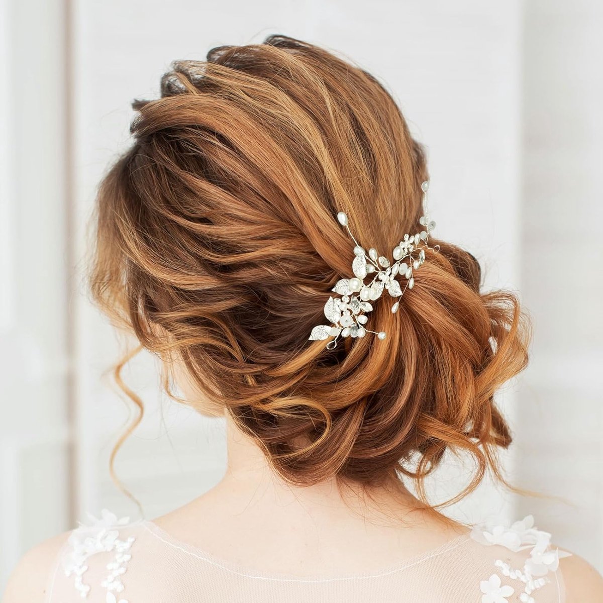 Handgemaakte Haarspeld met Kralen en Kristallen, Bloem Motief, Perfecte Accessoires voor Bruiden en Bruidsmeisjes