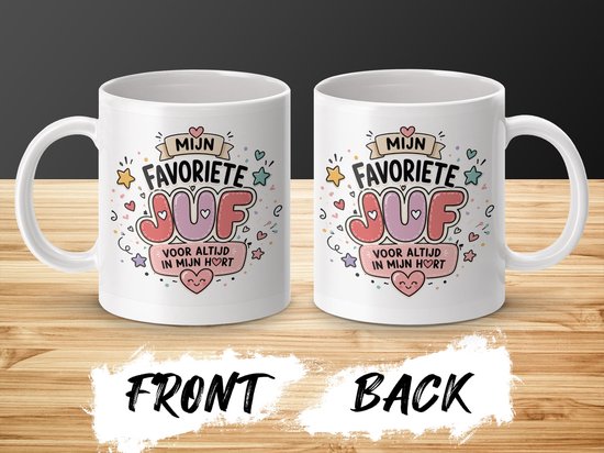 Voorkant en achterkant van een witte mok met de tekst "MIJN FAVORIETE JUF VOOR ALTIJD IN MIJN HORT" in kleurrijke letters, versierd met hartjes en sterren.