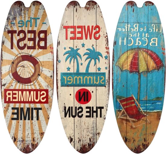 Drie houten surfborddecoraties: 'The Best Summer Time', 'Sweet Summer in the Sun' en 'Life is Better at the Beach'.