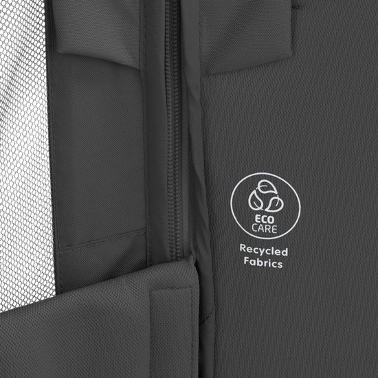 Détail de tissu gris foncé avec logo 'Eco Care Recycled Fabrics'.