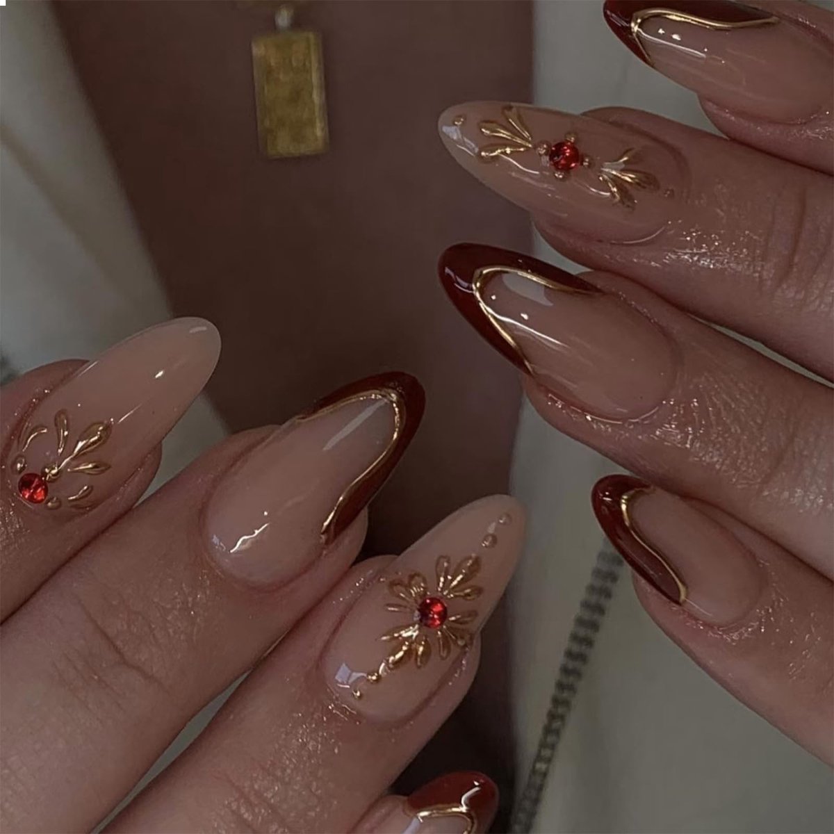 Dailygoods - Rode Franse Amandel Press-On Nagels met Gouden Chroomrand
