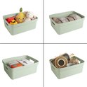 Vier afbeeldingen van een lichtgroene opbergbox, gevuld met speelgoed, dekens, boeken en decoratie.