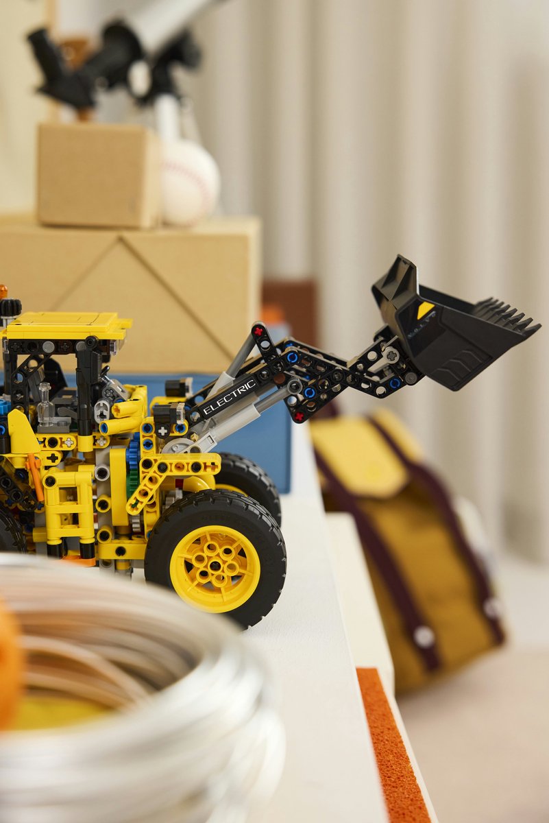 LEGO Technic Volvo L120 Electric Wiellader Speelgoed Set - 42209 — afbeelding 16