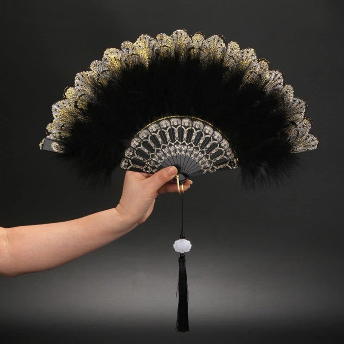Vouwbare Verenhandventilator met Kwastje - Vintage Stijl Handfan voor Kostuums, Bruiloften en Feestjes - 23 cm Zwart