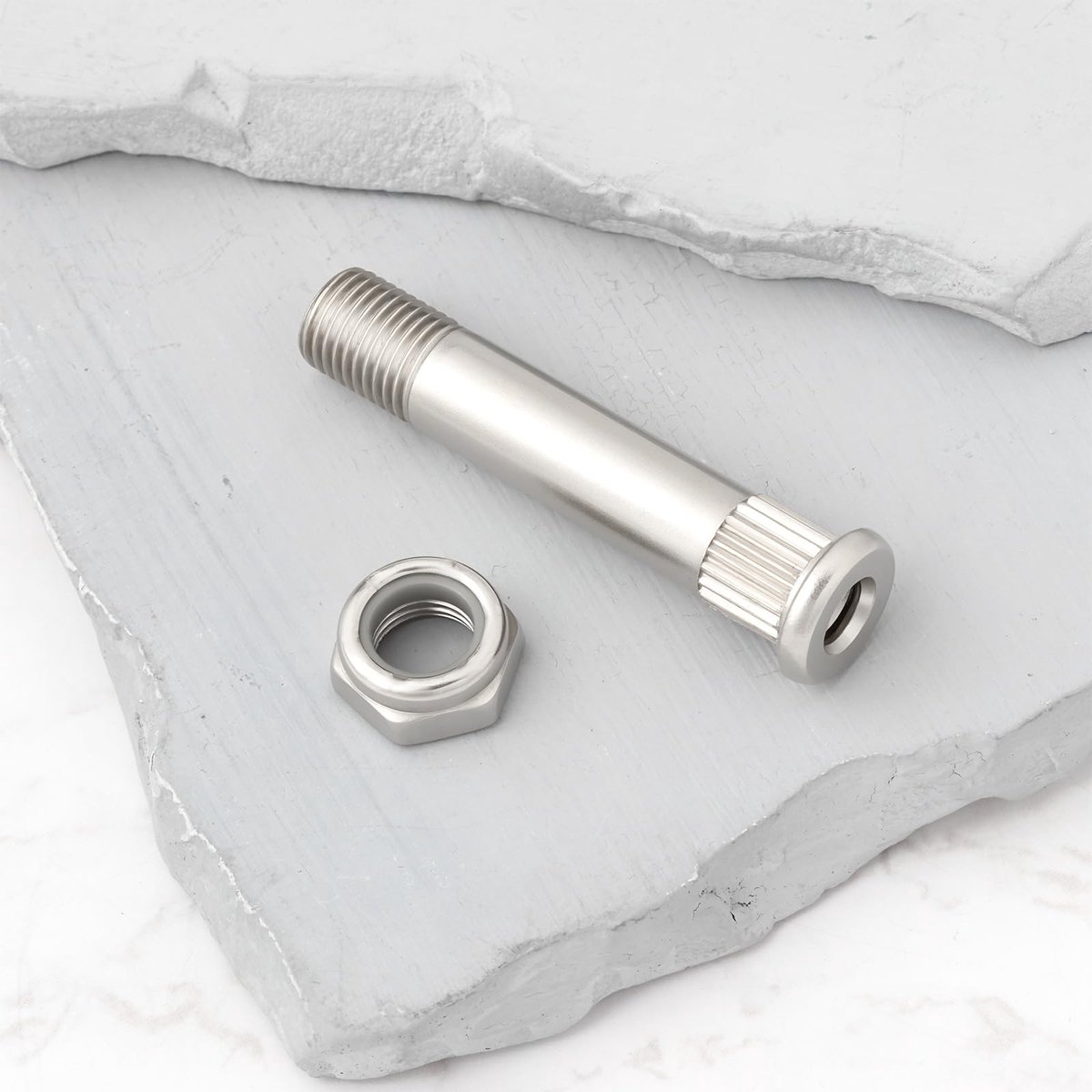 Dailygoods- Kingpin Lichtgewicht Hol - 9.3x50mm - Skateboard Truck - Duurzaam Staal - Inclusief Moeren - Betrouwbare Ondersteuning - Skateboard Onderdelen