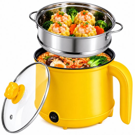 Gele multicooker met stoominzet, gevuld met dim sum, en daaronder een pan met noedels, garnalen en groenten. Het glazen deksel staat open.