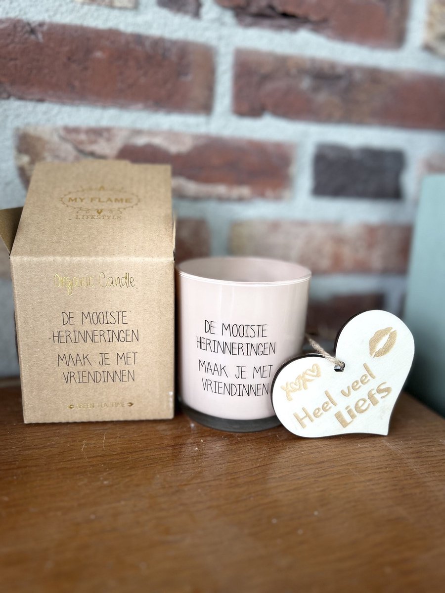 Creaties van hier sojakaars met houten hartje- de mooiste herrineringen maak je met vriendinnen