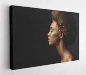 Onlinecanvas - Schilderij - Modekunstportret Modelmeisje Met Vakantie Gouden Glanzende Professionele Make-up.- Art Horizontaal Horizontal - Multicolor - 50 X 40 Cm