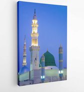 Uitzicht op de groene koepel van de Nabawi-moskee in de ochtend tijdens zonsopgang in Al Madinah, Saoedi-Arabië - Modern Art Canvas - Verticaal - 142806079 - 40-30 Vertical