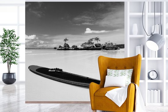 Papier Peint - Papier Peint Papier peint photo Planche de surf sur la plage de Boracay - noir et blanc - largeur 300 cm x hauteur 300 cm