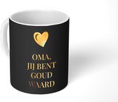 Mok - Koffiemok - Oma jij bent goud waard - Spreuken - Quotes - Oma - Mokken - 350 ML - Beker - Koffiemokken - Theemok - Mok met tekst