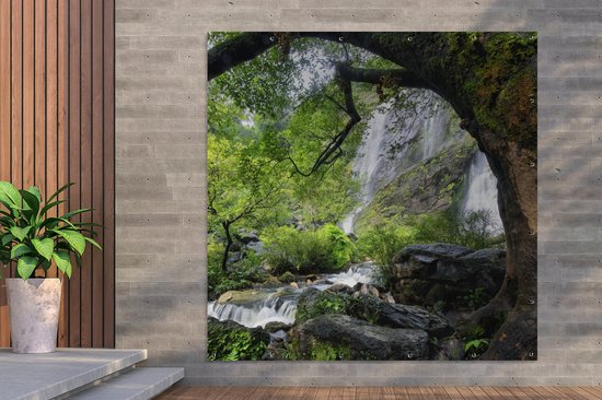 Affiche de Jardin Beaucoup de végétation autour d'une cascade escarpée du Parc National de Klong Lan - 200x200 cm