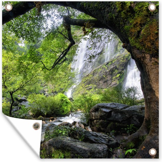 Affiche de Jardin Beaucoup de végétation autour d'une cascade escarpée du Parc National de Klong Lan - 200x200 cm
