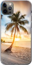 Geschikt voor iPhone 13 Pro Max hoesje - Zonsondergang - Strand - Palmboom - Siliconen Telefoonhoesje